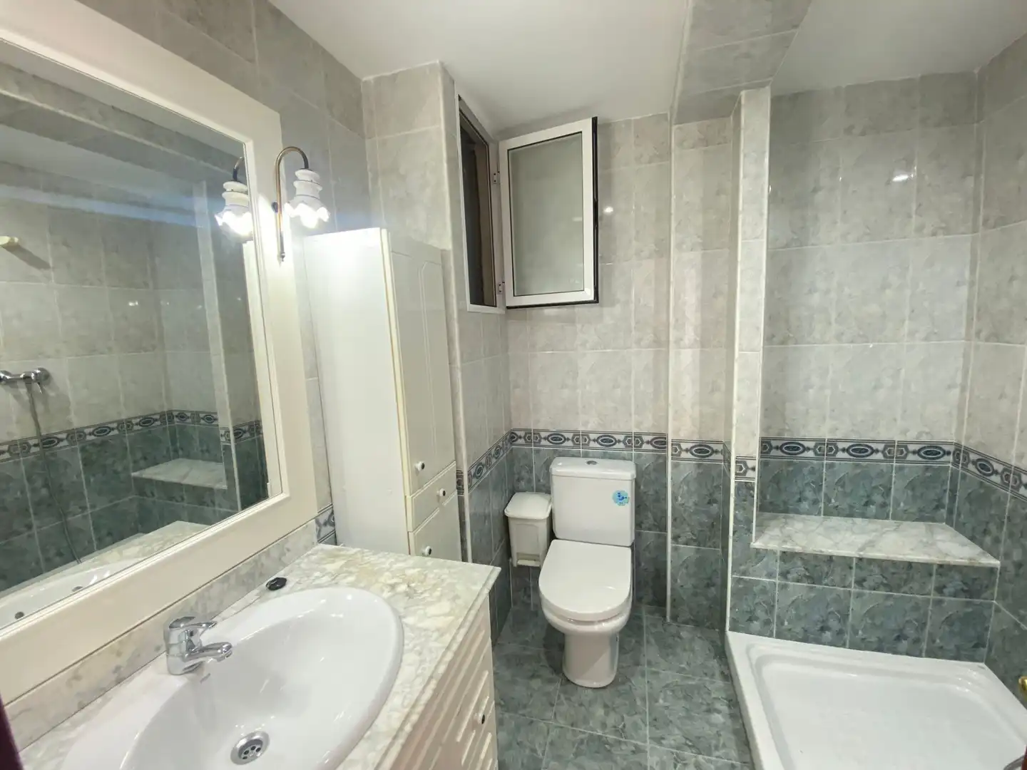 Baño de Piso en venta en Godella con Balcón