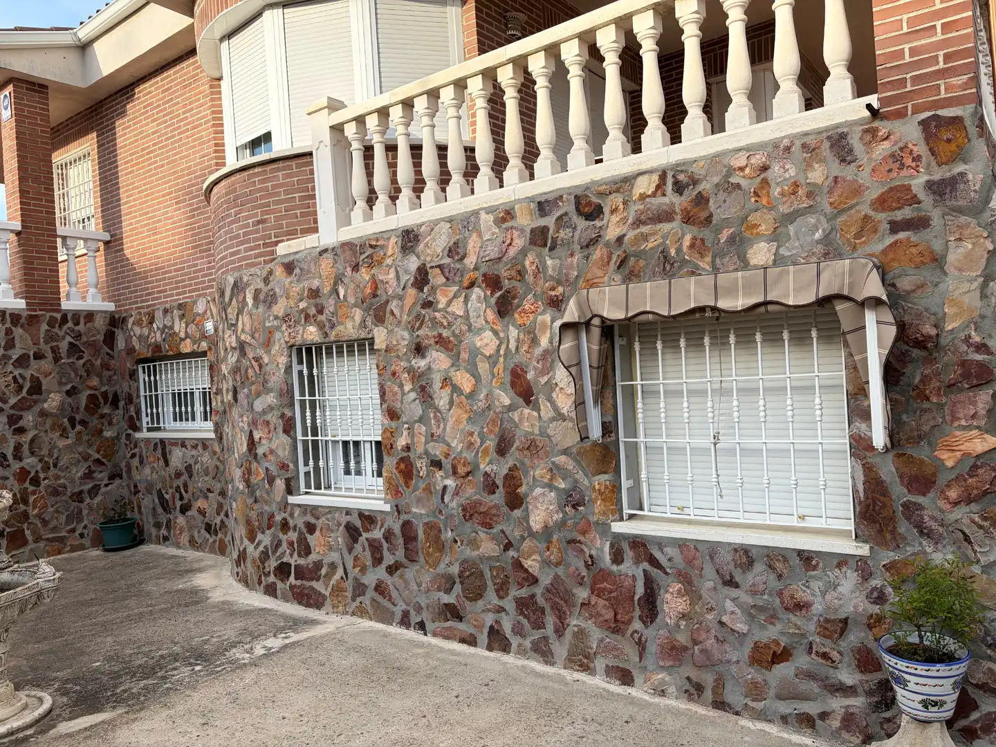 Vista exterior de Casa o xalet en venda en Villalbilla amb Calefacció i Jardí privat