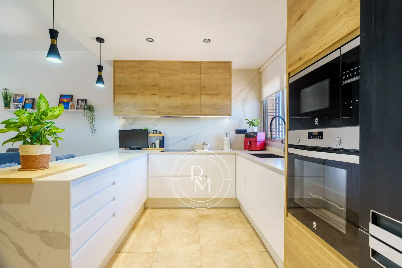 Cocina de Casa adosada en venta en Roda de Berà con Aire acondicionado, Calefacción y Jardín privado