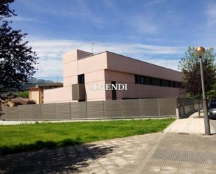 Vista exterior de Pis en venda en Elorrio amb Aire condicionat, Terrassa i Balcó