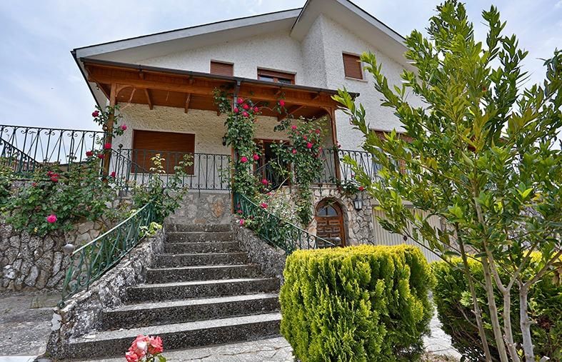 Exterior view of House or chalet for sale in Laguna de Duero  with Heating, Private garden and Terrace