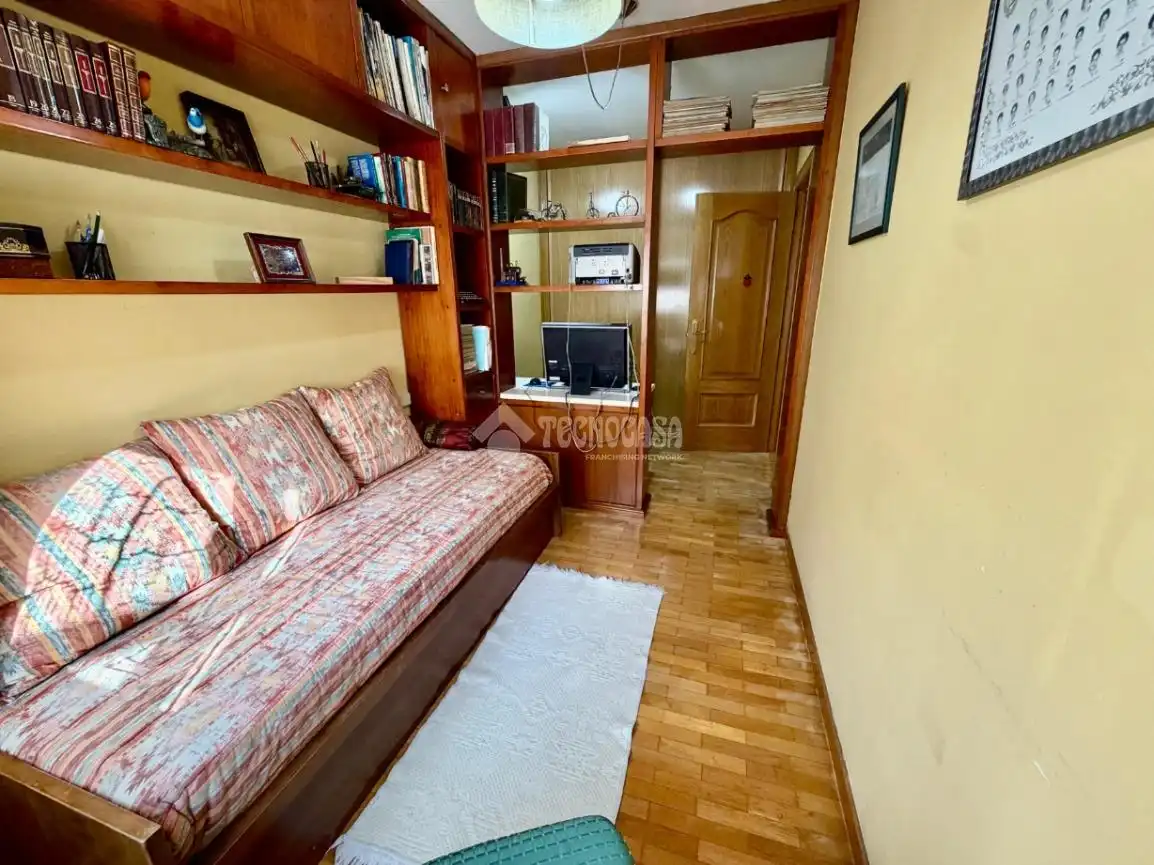 Bedroom of Flat for sale in León Capital   with Heating, Parquet flooring and Terrace