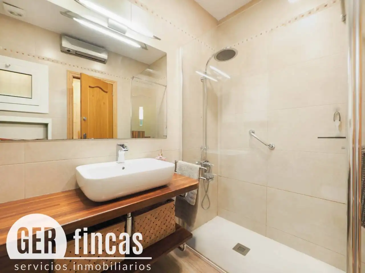 Flat with balcony for sale in Calle Travessera, imagen 24
