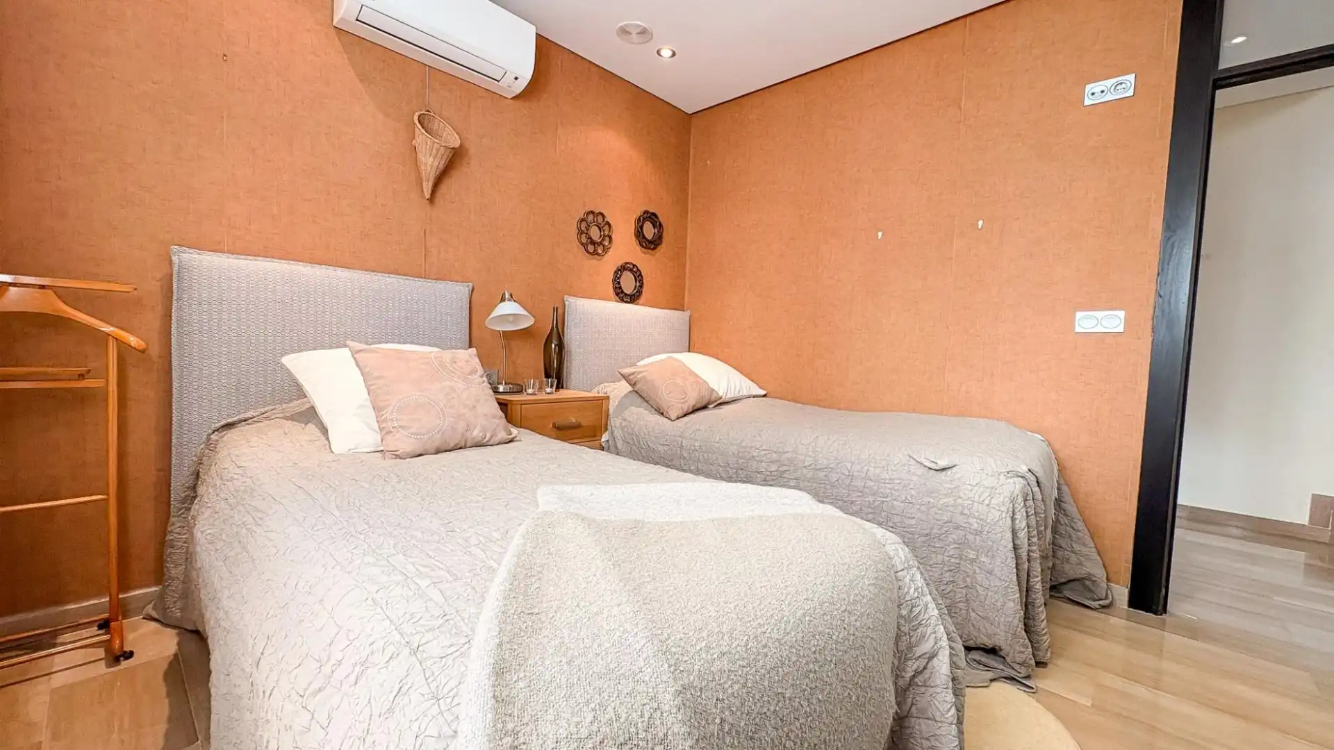 Dormitori de Casa o xalet en venda en Guardamar del Segura amb Calefacció, Jardí privat i Terrassa