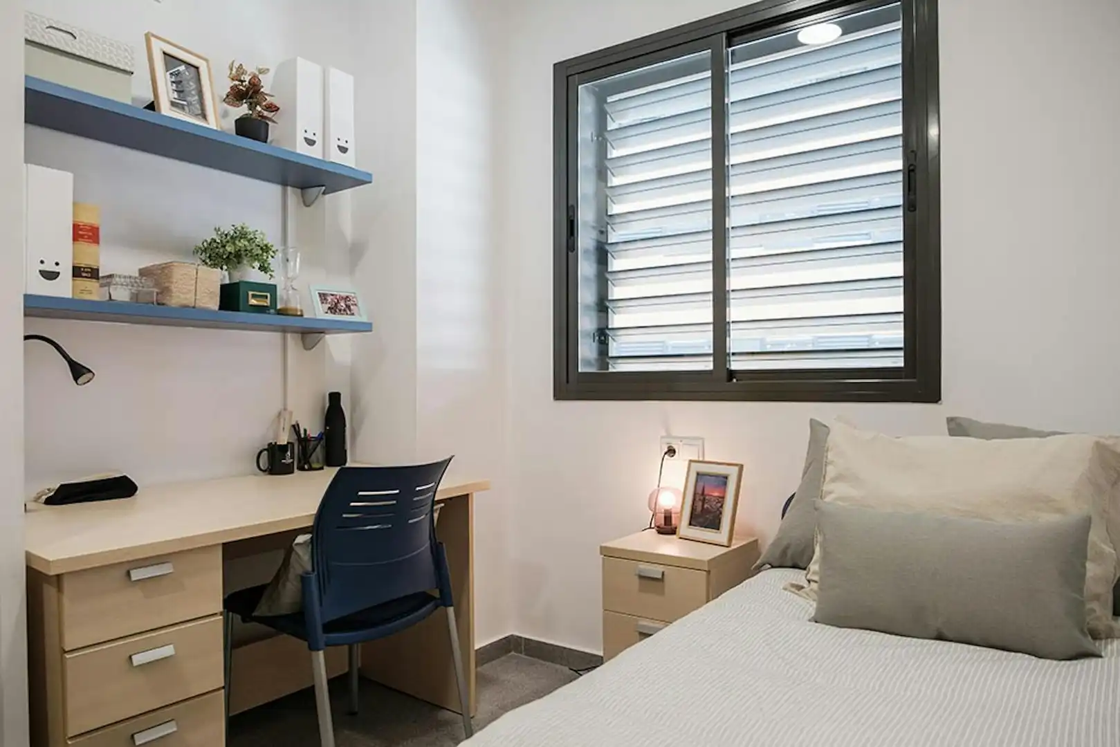 Schlafzimmer von Gebäude zur Miete in Sevilla