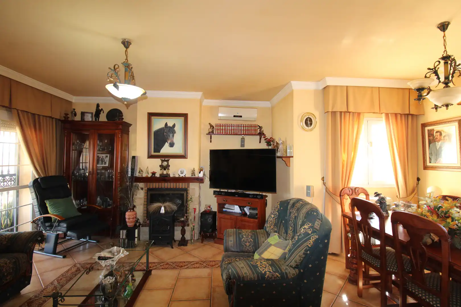 Wohnzimmer von Country house zum Verkauf in Alhaurín de la Torre mit Klimaanlage, Heizung und Privatgarten