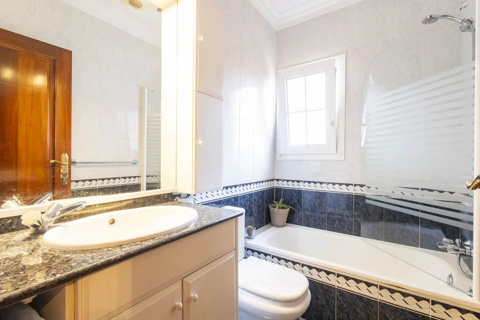 Bathroom of Houses for sale in San Cristóbal de la Laguna  with Private garden, Terrace and Storage room