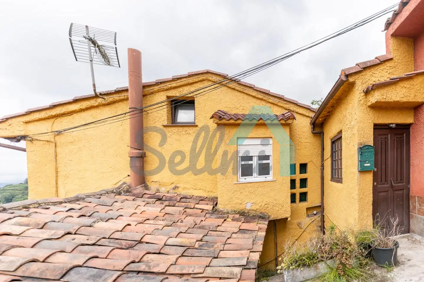Vista exterior de Casa adosada en venda en Langreo amb Calefacció, Jardí privat i Parquet