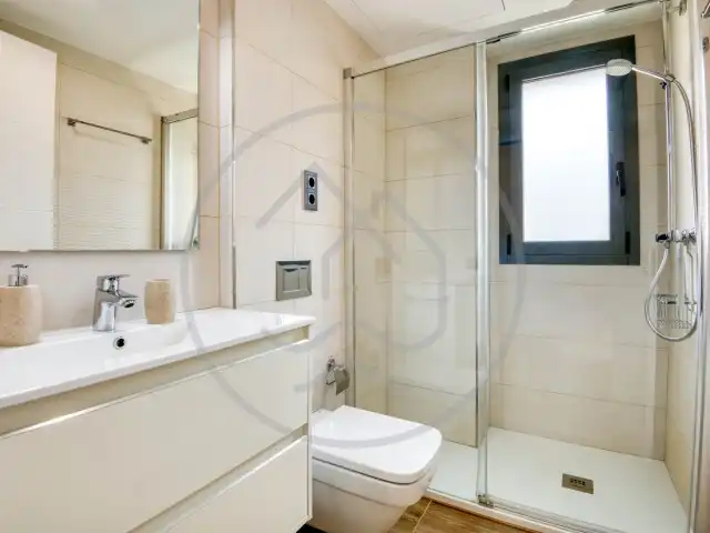 Bathroom of Flat for sale in Castell d'Aro, Platja d'Aro i s'Agaró  with Air Conditioner, Heating and Terrace