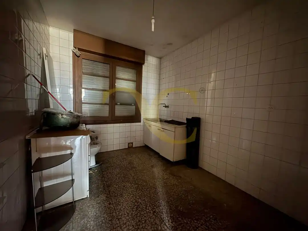 Cocina de Edificio en venta en Gijón 