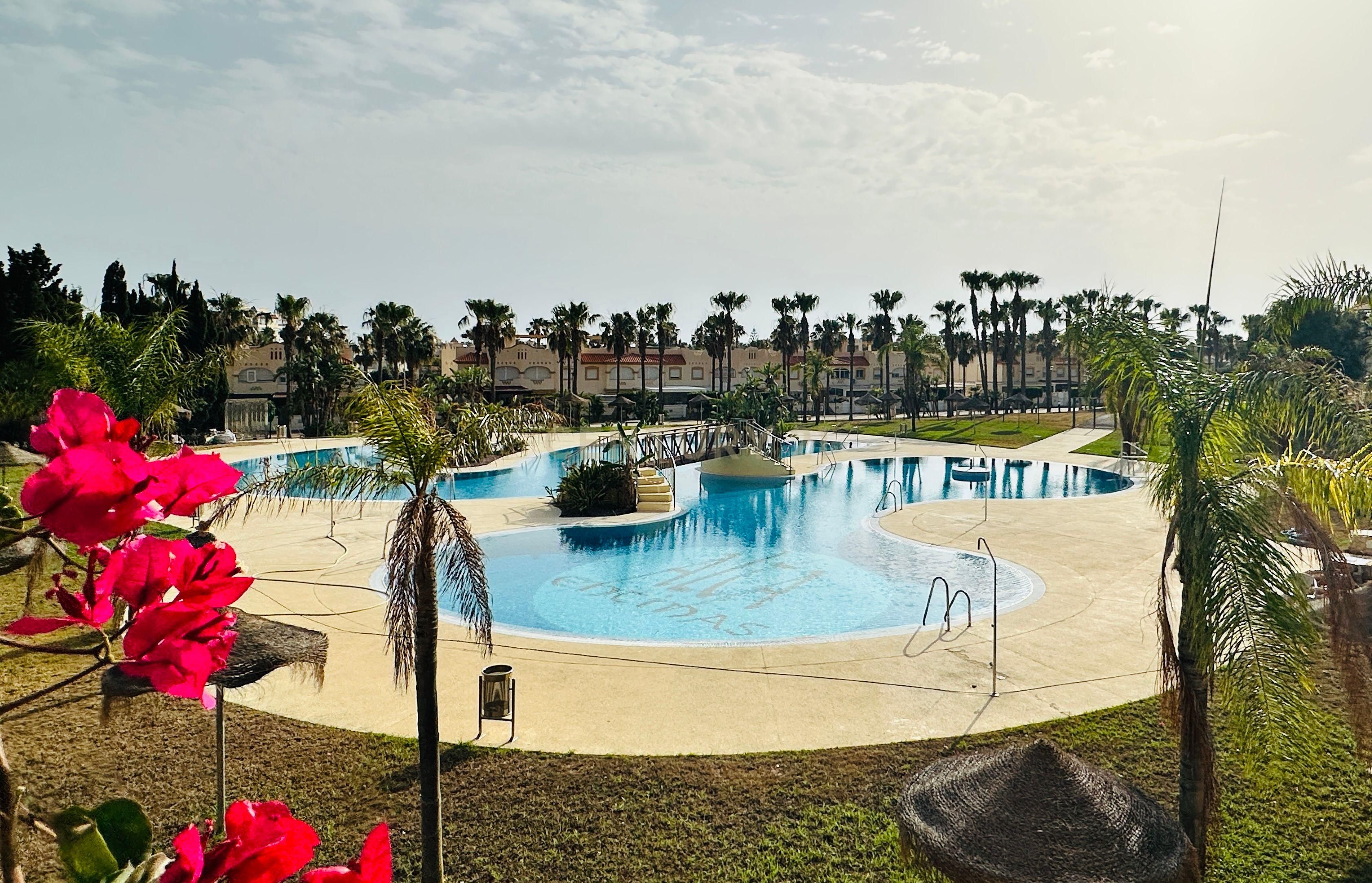 Piscina de Apartament en venda en El Ejido amb Piscina comunitària