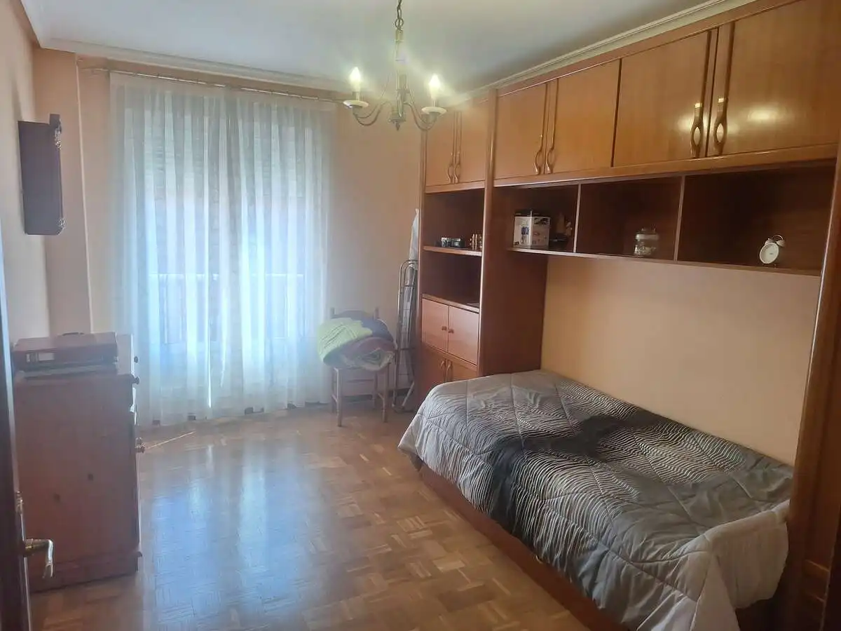 Habitación de Piso en venta en León Capital  con Calefacción, Terraza y Trastero