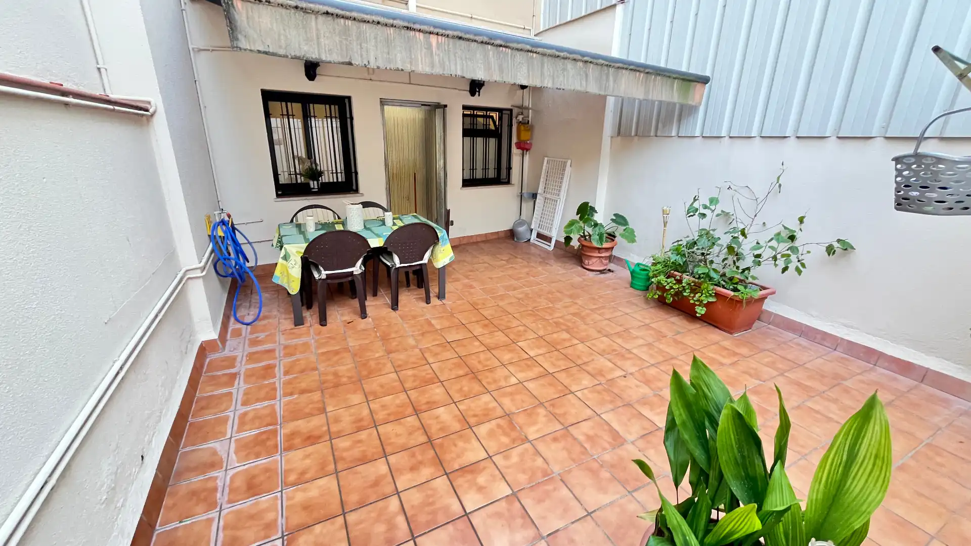 Terrasse von Einfamilien-Reihenhaus zum Verkauf in Santa Coloma de Cervelló mit Klimaanlage, Heizung und Parkett