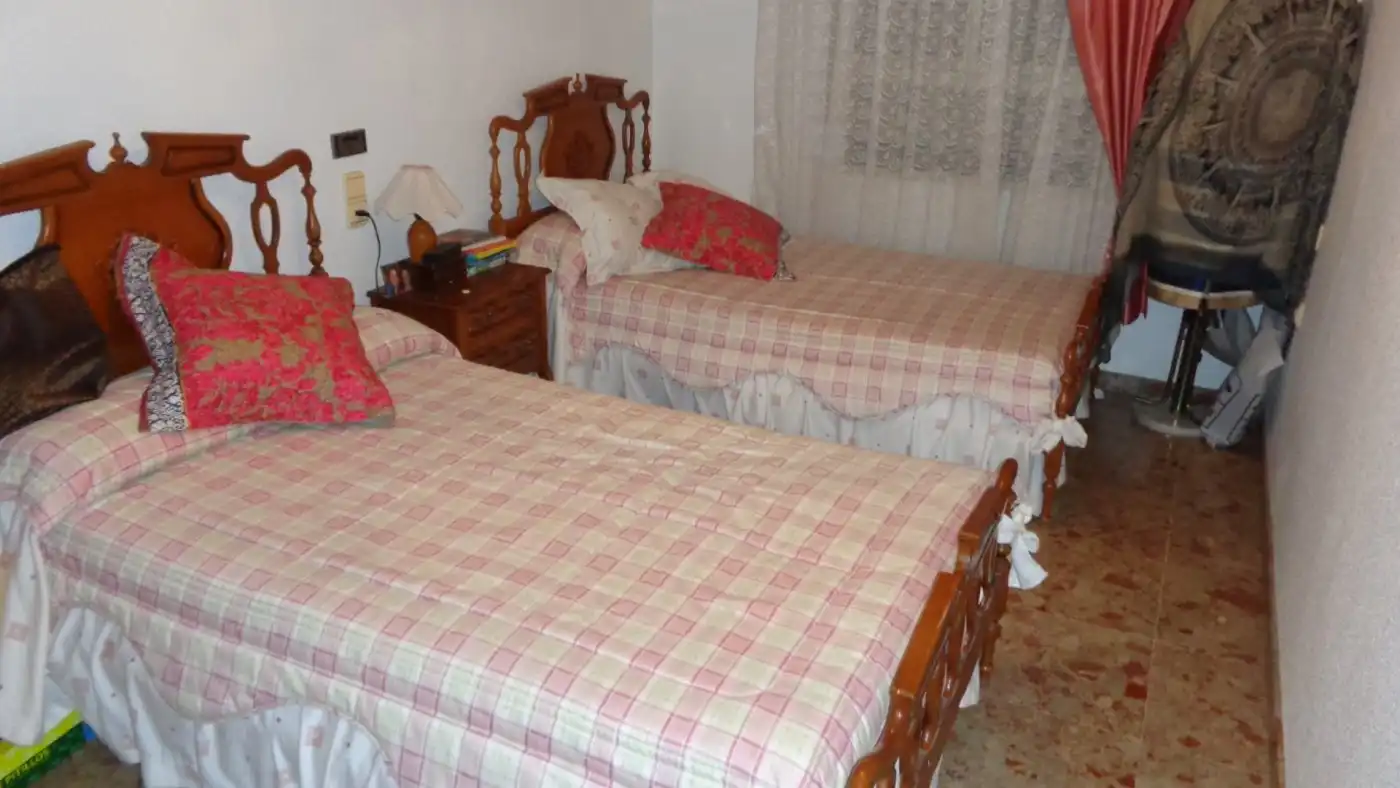 Dormitori de Casa o xalet en venda en Elda amb Aire condicionat, Terrassa i Balcó