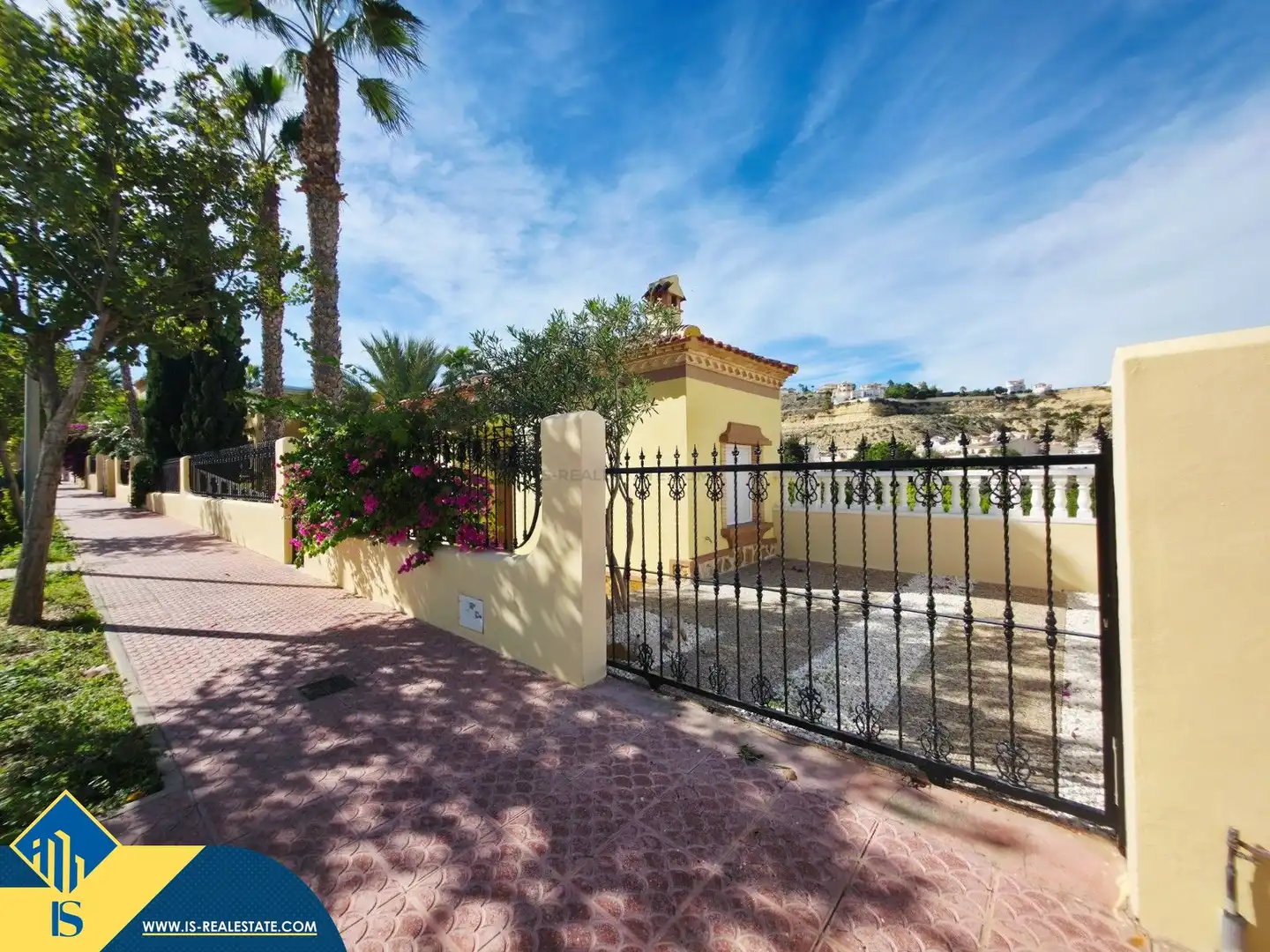 Chalet con piscina en venta en Rojales