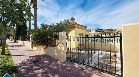 Villa con piscina privada en la provincia de Alicante, en Rojales, localidad de Ciudad Quesada. 3 dormitorios | 140 m² | A 6 km de
