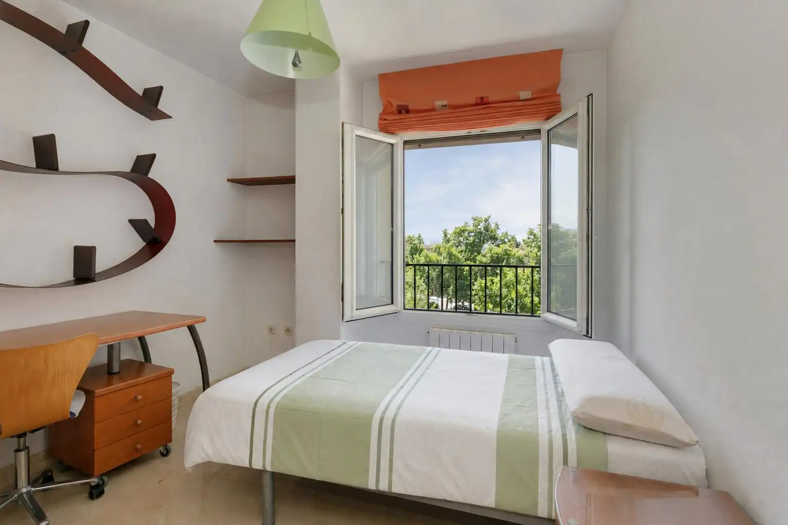 Habitación de Piso en venta en Granada con Calefacción, Balcón y Piscina comunitaria