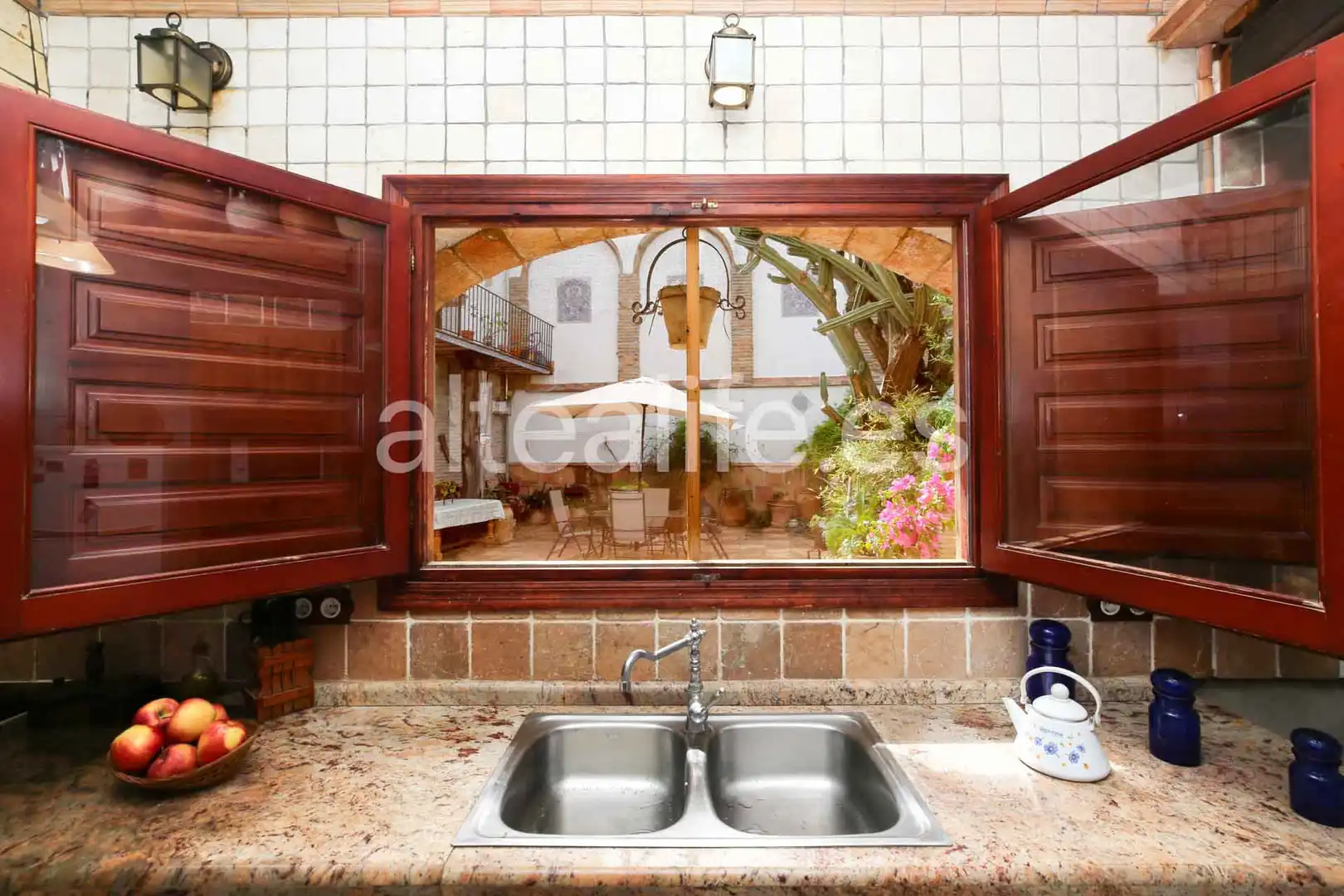 Küche von Einfamilien-Reihenhaus zum Verkauf in Gandia mit Privatgarten, Terrasse und Abstellraum