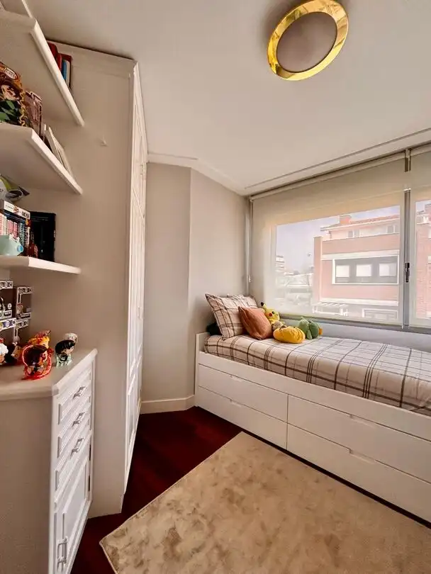 Schlafzimmer von Einfamilien-Reihenhaus zum Verkauf in Sopela mit Heizung, Privatgarten und Terrasse