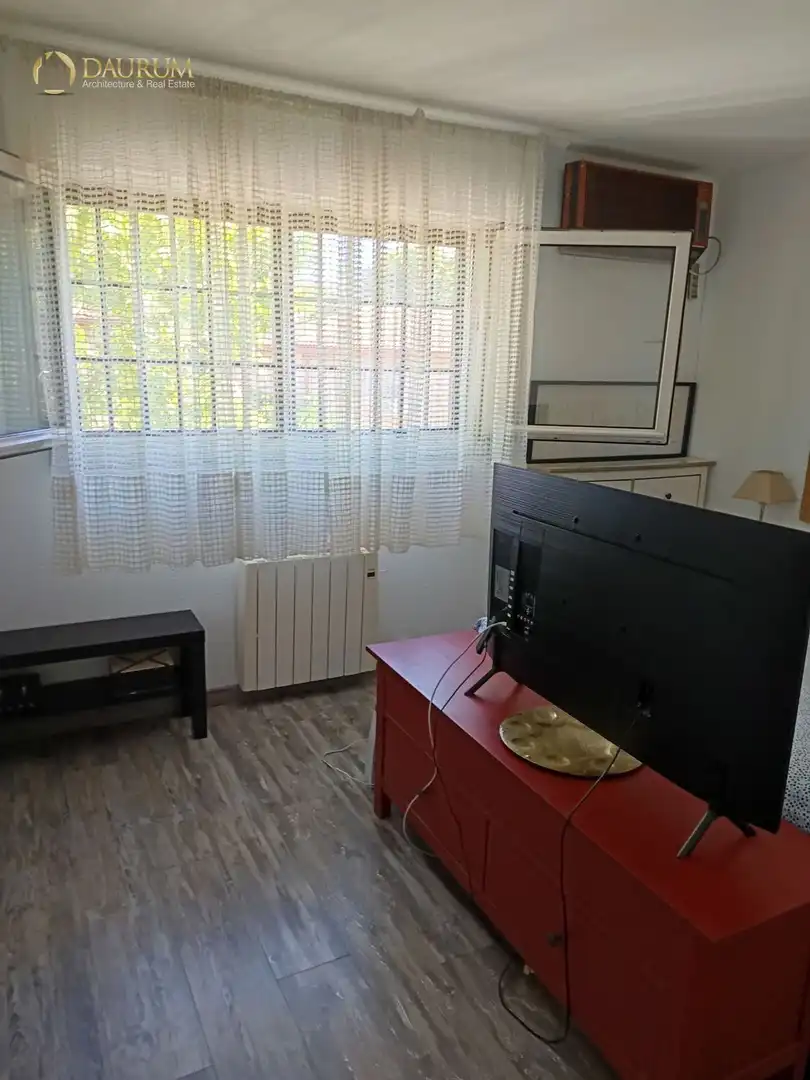 Sala d'estar de Casa adosada en venda en Madrid amb Aire condicionat, Calefacció i Jardí privat