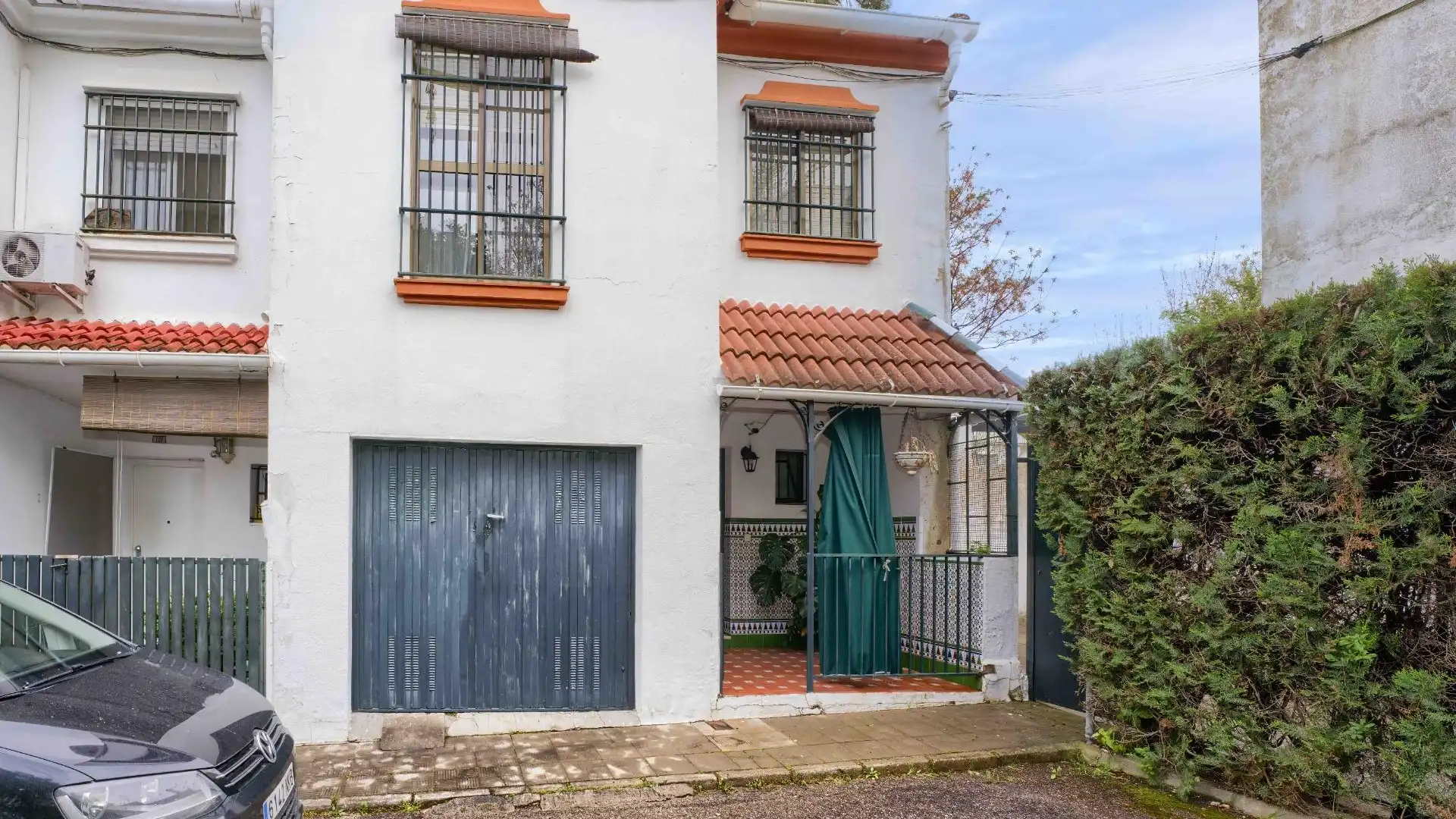 Exterior view of Single-family semi-detached for sale in Mairena del Aljarafe  with Private garden, Terrace and Storage room