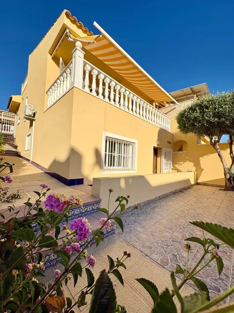 Vista exterior de Casa o chalet en venta en Benijófar con Aire acondicionado, Jardín privado y Terraza