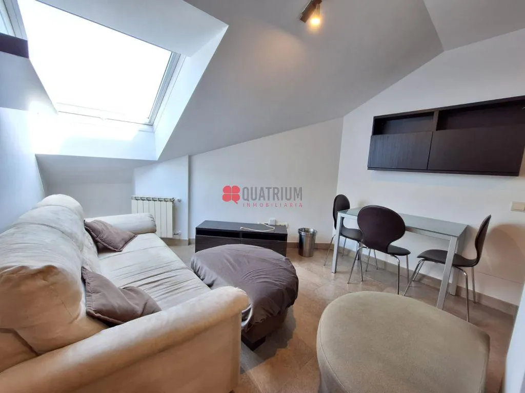 Living room of Attic for rent in Santiago de Compostela   with Heating, Storage room and Furnished