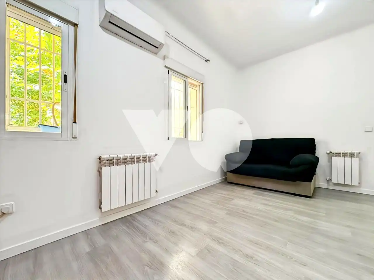 Living room of Ground floor for sale in Madrid  with Air Conditioner, Heating and Private garden
