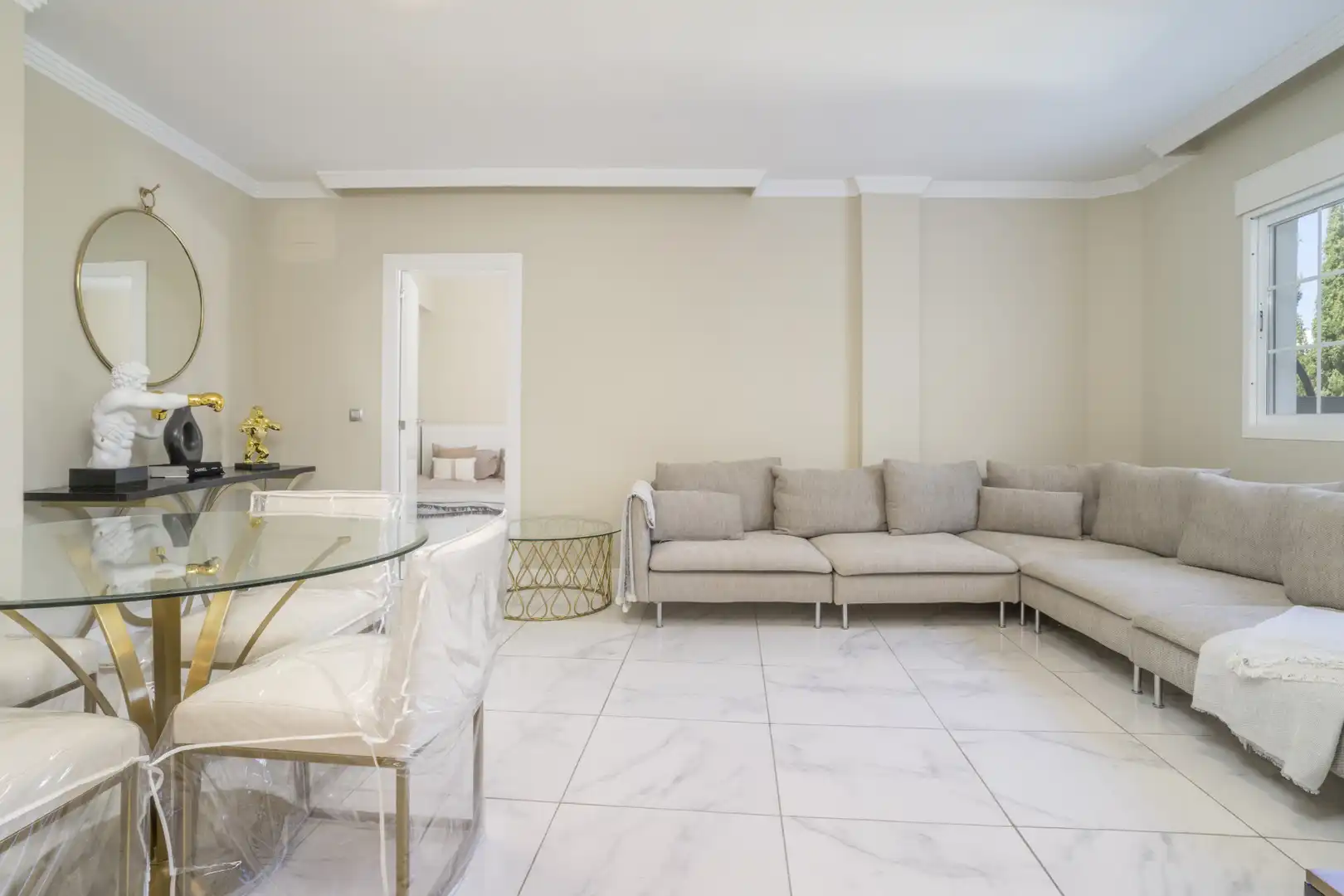 Sala de estar de Planta baja en venta en Marbella con Aire acondicionado, Terraza y Piscina