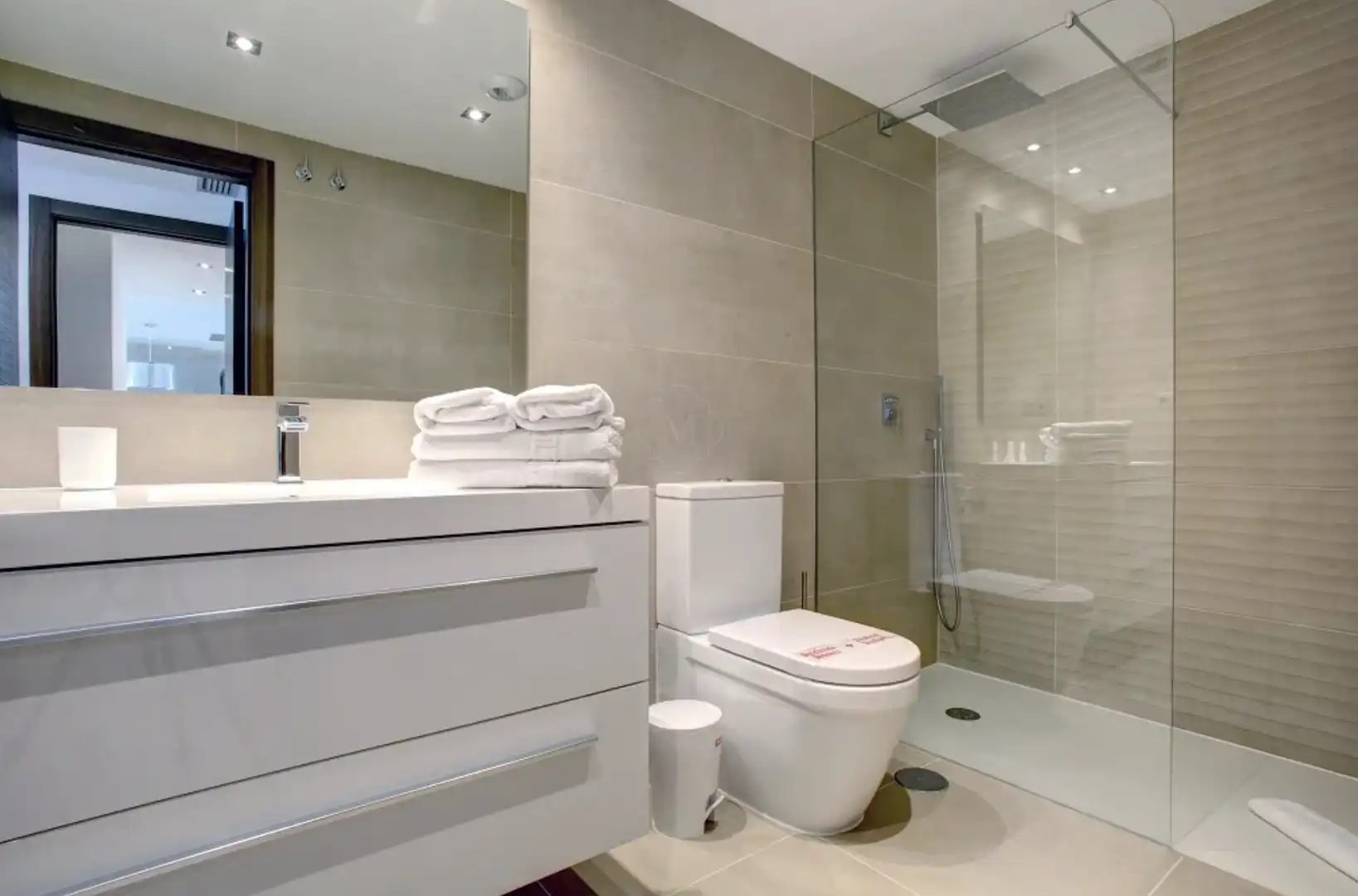 Baño de Apartamento en venta en Marbella con Aire acondicionado, Piscina y Amueblado