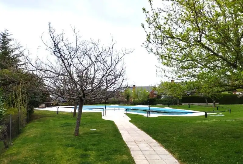 Piscina de Casa adosada en venda en Valdemanco amb Calefacció, Jardí privat i Terrassa