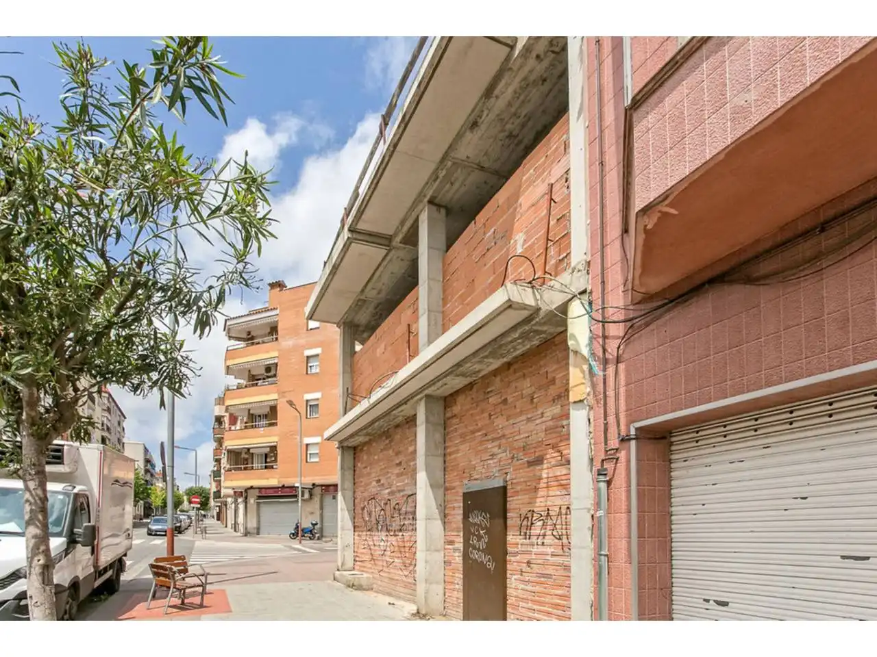 Außenansicht von Gebäude zum Verkauf in Terrassa