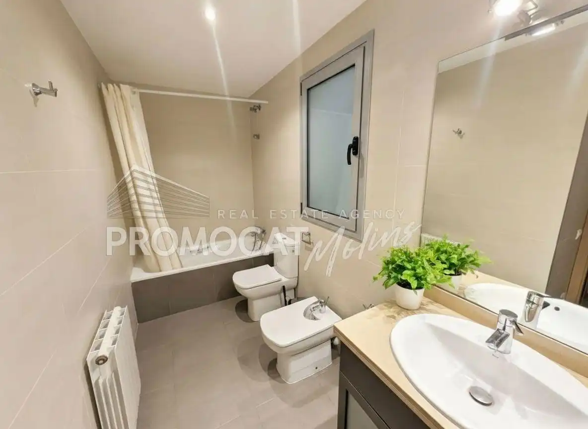 Bathroom of Flat for sale in Molins de Rei  with Parquet flooring