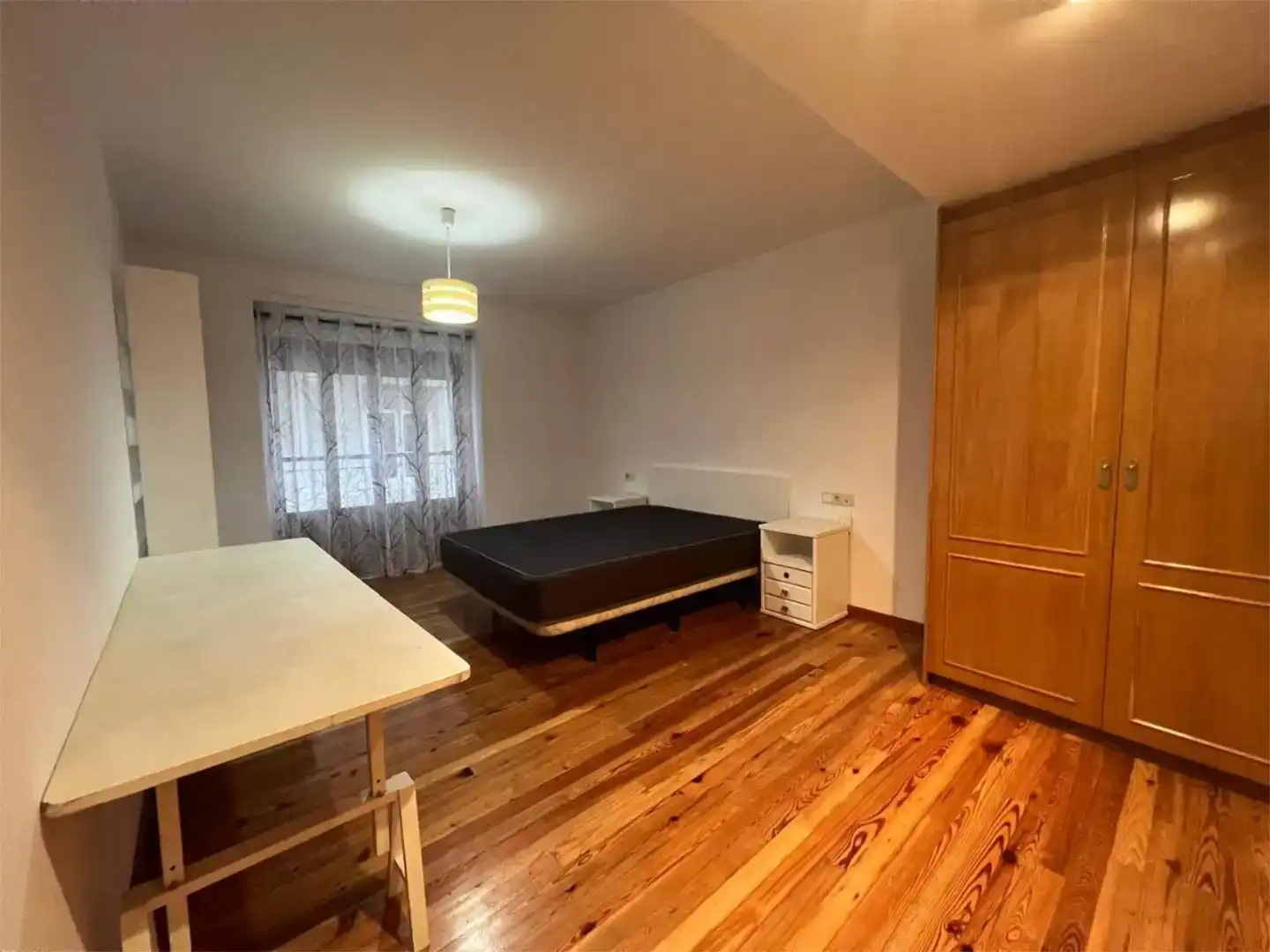 Schlafzimmer von Wohnung zur Miete in  Valencia Capital mit Klimaanlage und Balkon