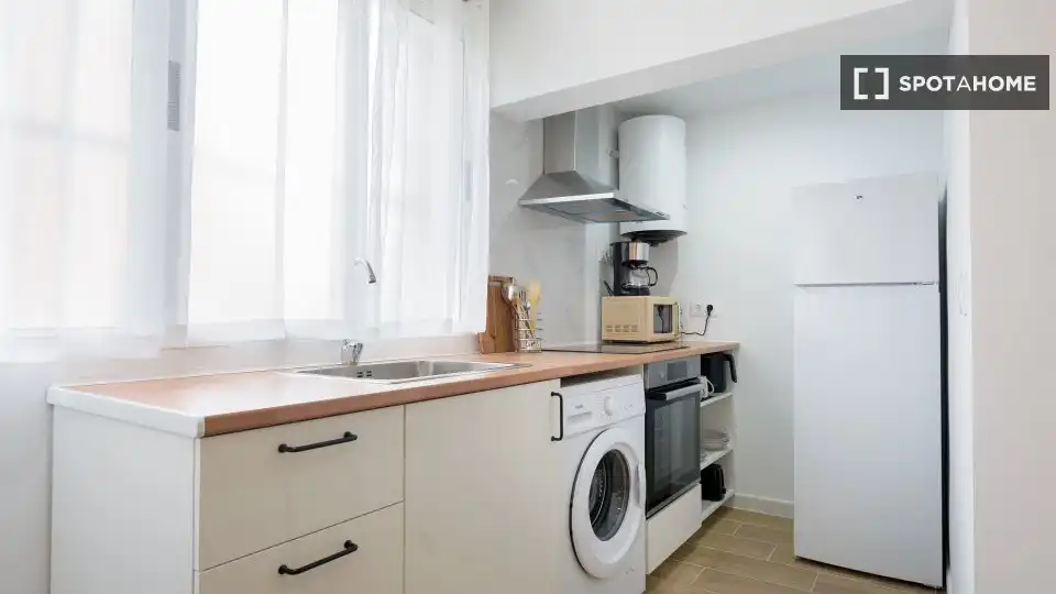 Küche von Wohnung zur Miete in Valencia mit Klimaanlage, Heizung und Möbliert