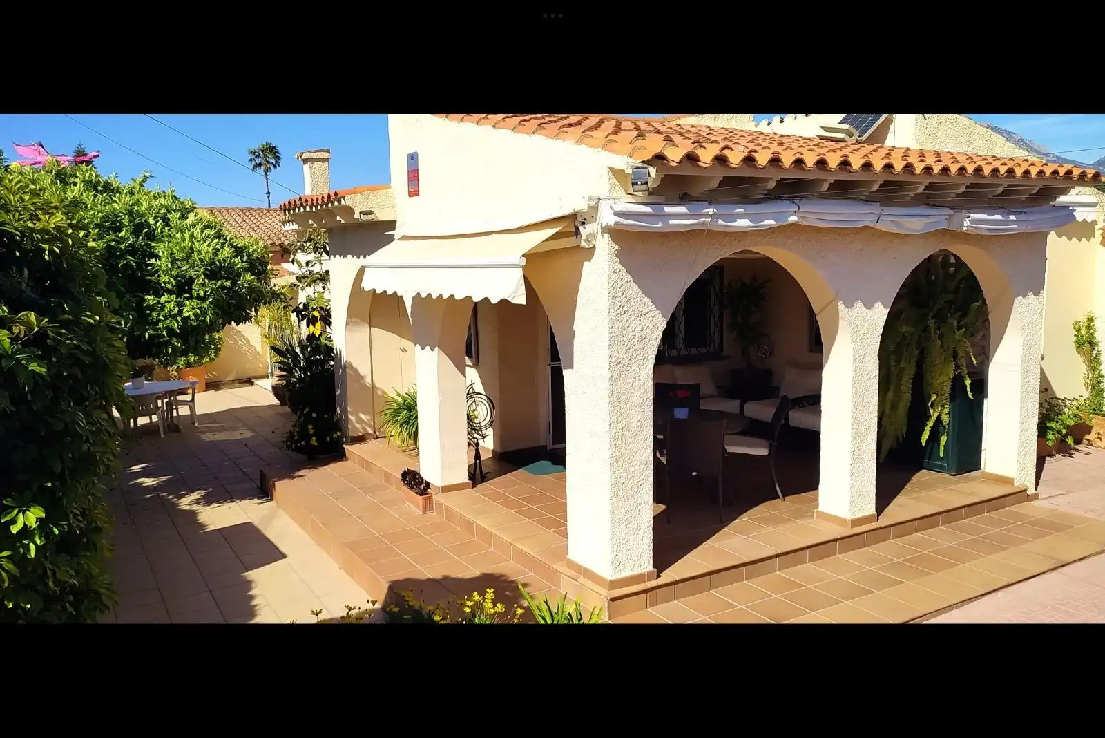 Vista exterior de Casa o xalet en venda en L'Alfàs del Pi amb Jardí privat i Terrassa