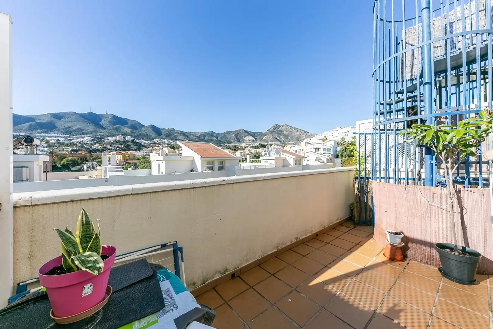 Vista exterior de Dúplex en venta en Benalmádena con Aire acondicionado, Calefacción y Jardín privado
