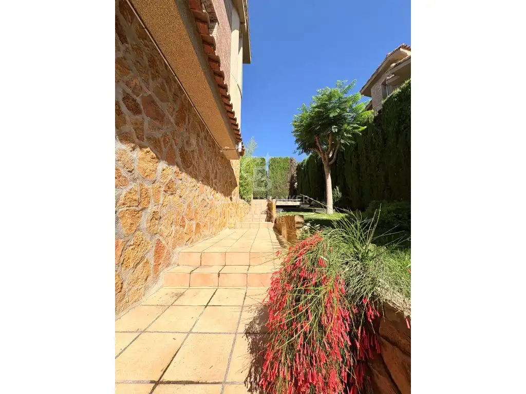 Houses for sale in Calle Goya-La Loma, La Loma