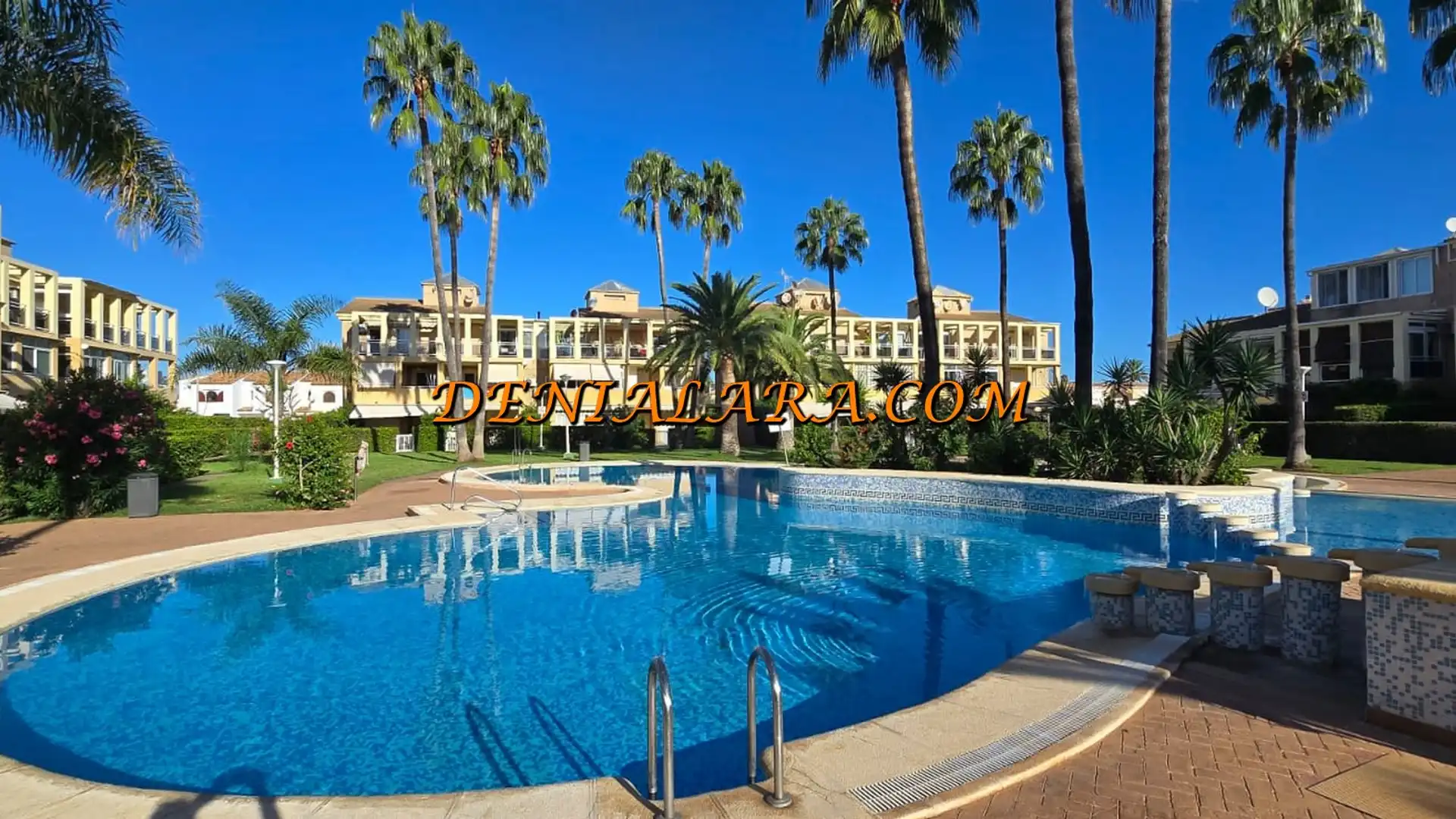 Vista exterior de Apartamento en venta en Dénia con Aire acondicionado, Terraza y Piscina comunitaria