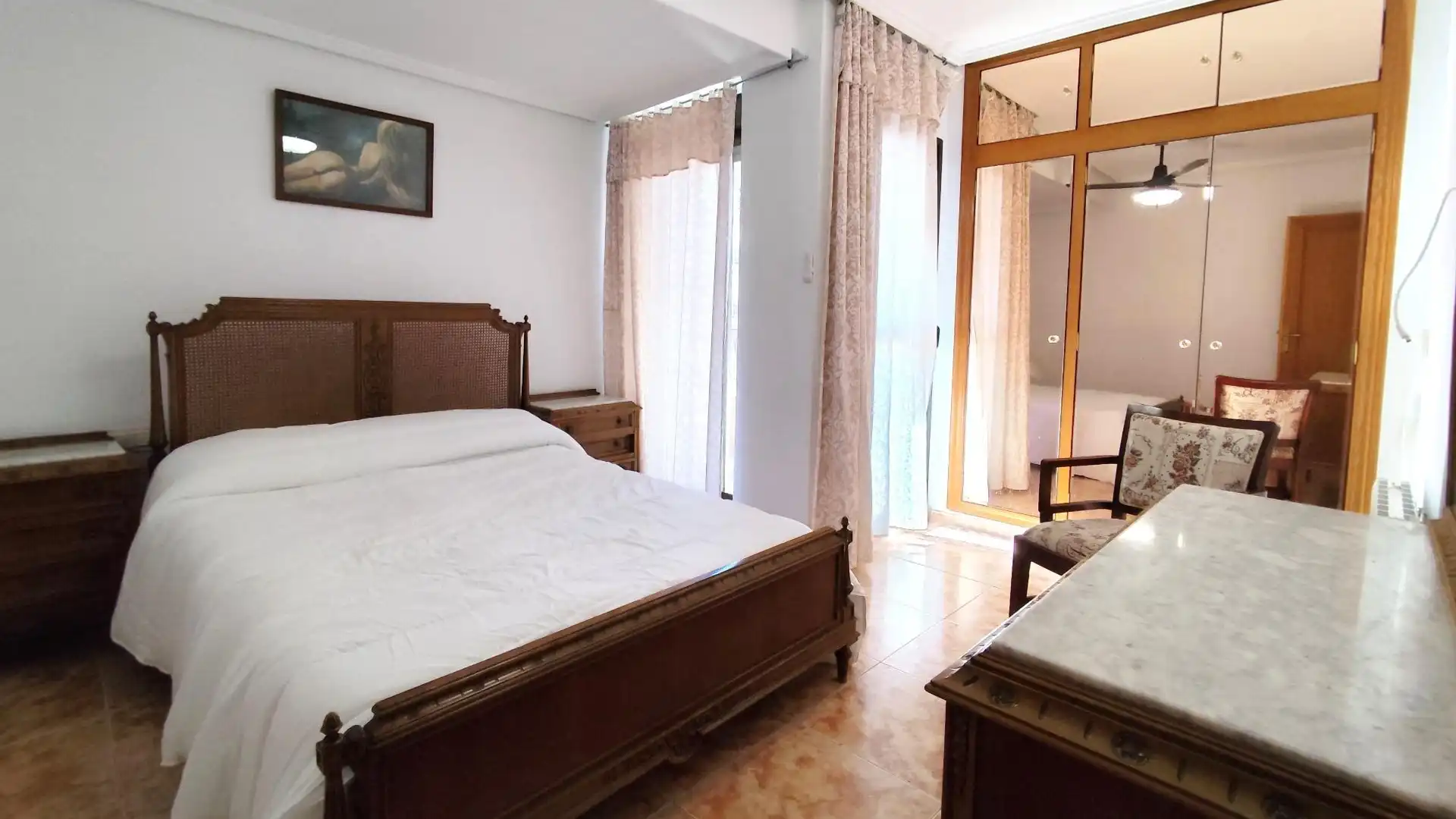 Dormitori de Pis per a compartir en  Valencia Capital amb Moblat i Balcó