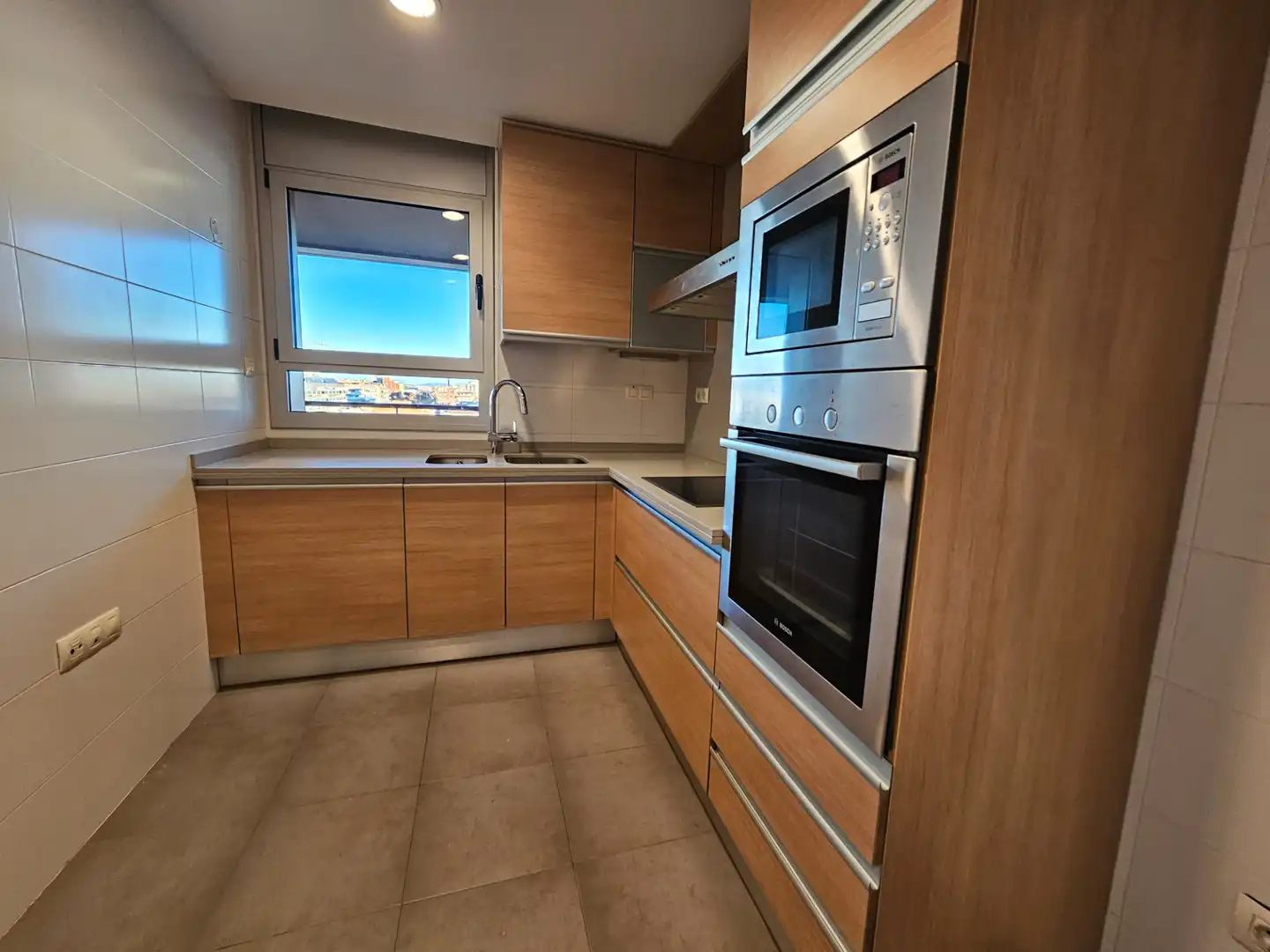 Cocina de Piso de alquiler en Terrassa con Aire acondicionado, Calefacción y Jardín privado