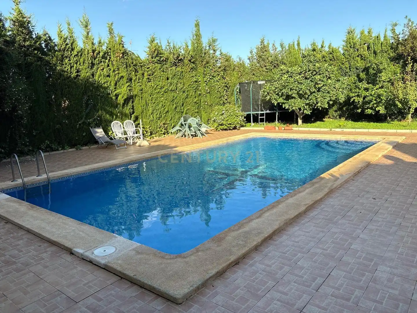 Piscina de Casa o chalet en venta en Chiva con Jardín privado