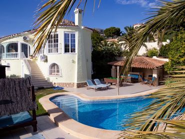 Casa con piscina in vendita a Canuta