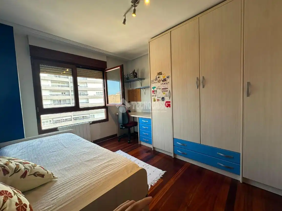 Bedroom of Flat for rent in Santander  with Heating