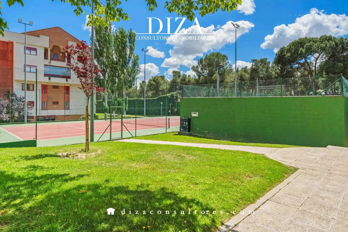 Vista exterior de Pis en venda en Pozuelo de Alarcón amb Aire condicionat, Calefacció i Terrassa
