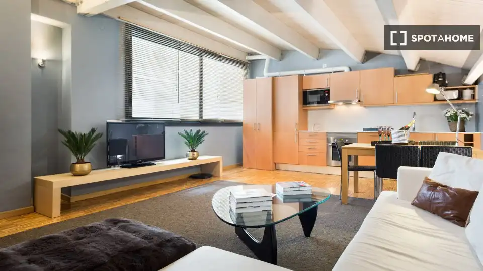 Flat with terrace to rent in Sarrià - Sant Gervasi
