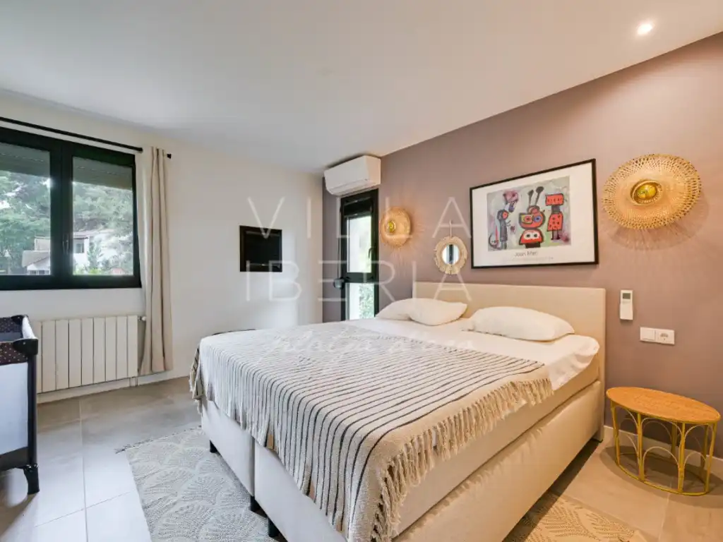 Schlafzimmer von Haus oder Chalet zum Verkauf in Santa Cristina d'Aro mit Klimaanlage, Heizung und Privatgarten