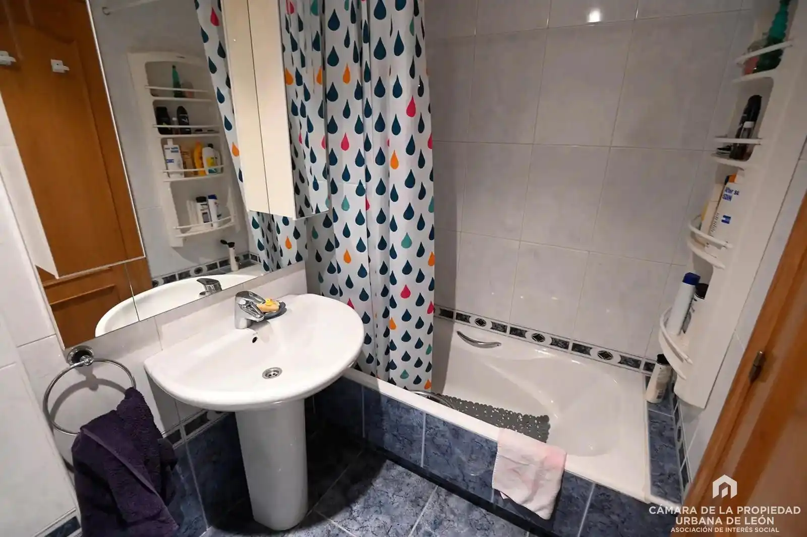 Badezimmer von Wohnung zum Verkauf in Población de Arroyo mit Heizung, Terrasse und Abstellraum
