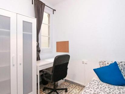 Bedroom of Flat to share in  Barcelona Capital  with Heating, Furnished and Washing machine