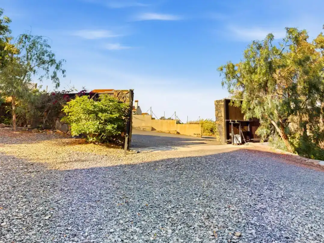 Vista exterior de Finca rústica en venda en La Oliva amb Jardí privat i Piscina